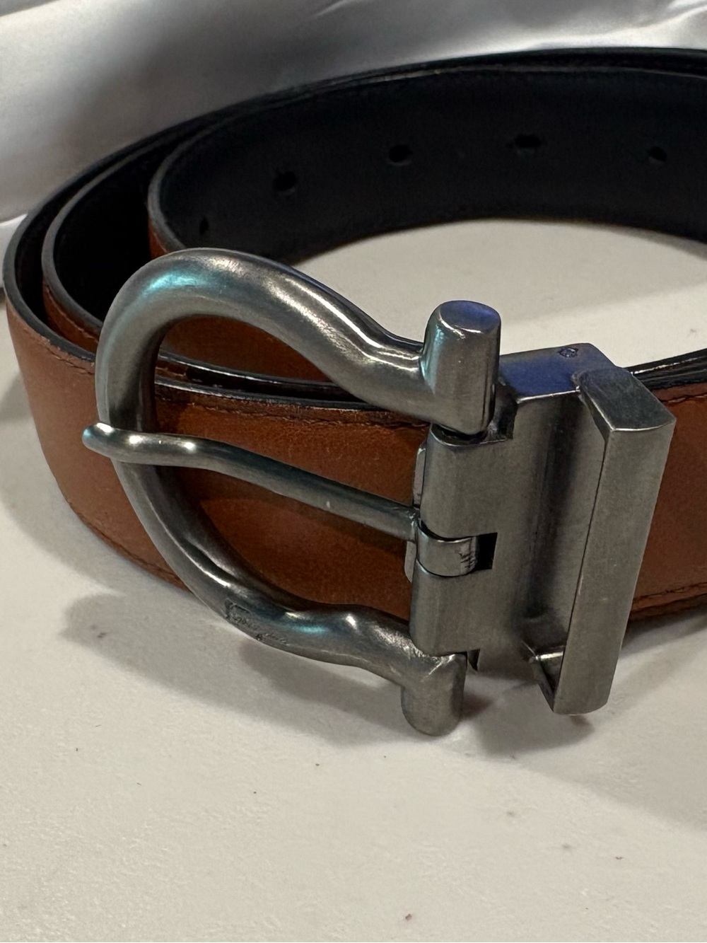 Salvatore Ferragamo - Men's Gancini Buckle Reversible leather belt. size 40